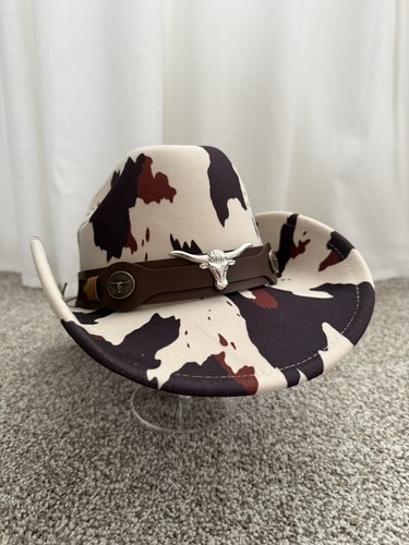 Cowboy cowgirl hat in cow - in,