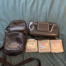 SEGA GAME GEAR MODEL 2110-50 - SPARES / REPAIRS - POWERS UP - WITH THREE GAMES