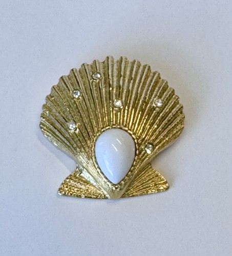 Vintage 1960s crown - crown, trifari