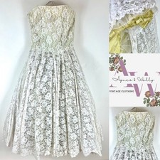 True vintage 50s handmade lace party wedding prom dress size U.K. 10 netting 
