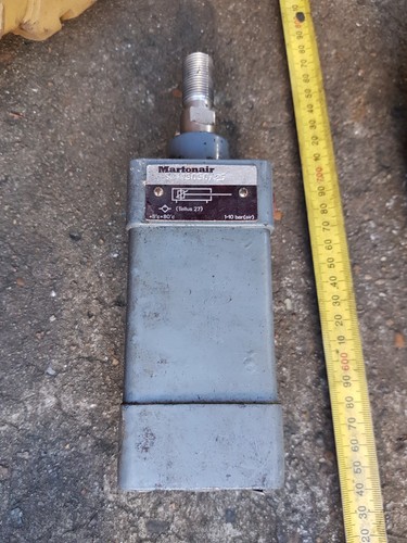 Pneumatic cylinder air - air, ram
