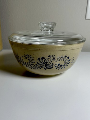Pyrex vintage casserole - vintage,