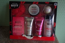 7 PIECE *ALONG CAME BETTY* SET
