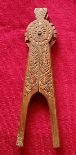 Treen nut cracker - treen,