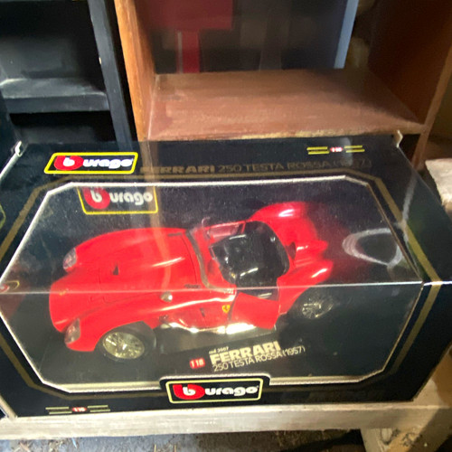 Bburago gold ferrari - 1:18,
