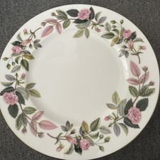 7 X WEDGWOOD HATHAWAY ROSE ENGLISH BONE CHINA DINNER PLATES 