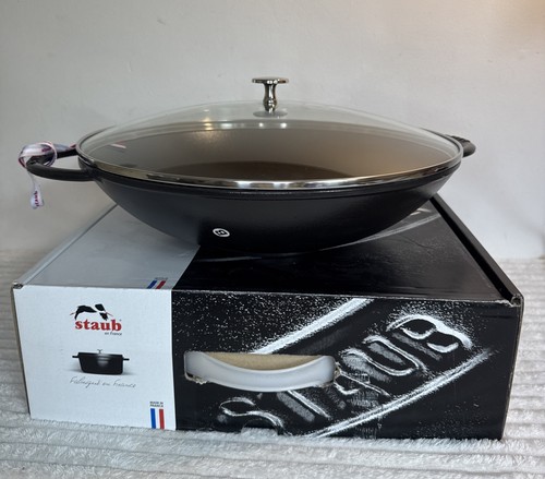 Staub cast iron wok - cast,