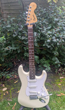 FENDER SQUIER  STRAT - KRAMER PADDED GIGBAG - D'ADDARIO 11s + SETUP + STRAP