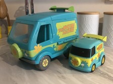 Scooby-Doo Van Bundle + 2x Mystery Machine Vans (1 Opening Playset For Figures )
