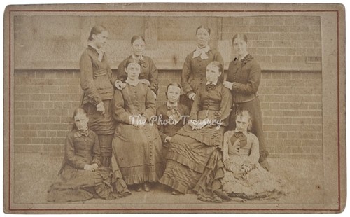 Cdv victorian group portrait - cdv,