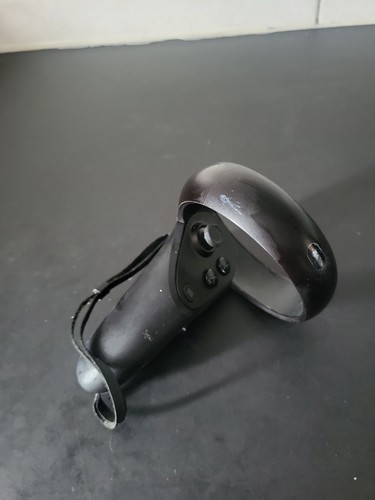 Left hand side oculus quest - hand,