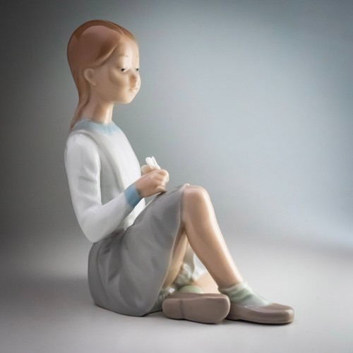 Lladro girl with flower - lladro,