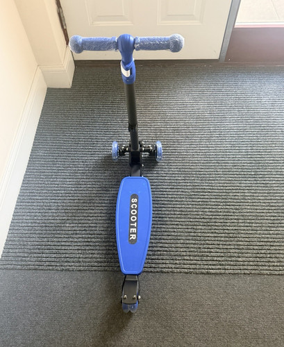 Blue wheel kids push scooter - blue,