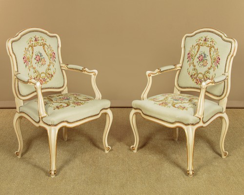 Pair louis style open - louis, xv