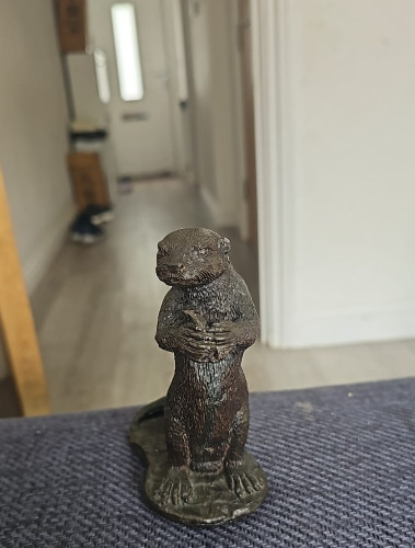 Vintage bronze effect otter - vintage,