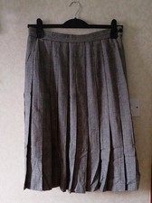 Ladies Pleated Viyella Check Skirt Size 16 Waist 33" Length 28"