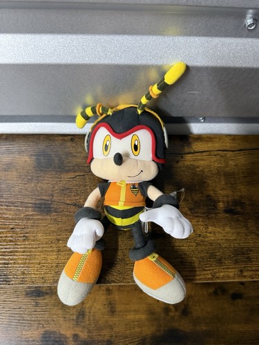 Sonic the hedgehog charmy - hedgehog,