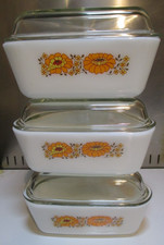 Vintage Pyrex Space Saver Marigold Sunflower Triangle Pyrex with lids x3 VGC