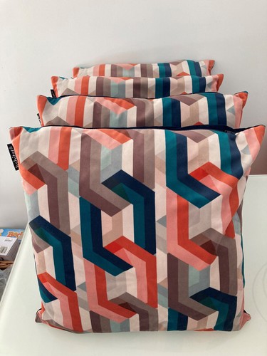 Habitat cushions 4 - cushions, x