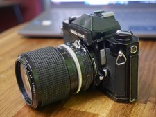 NIKON Nikkormat FT2 black camera / 43-86mm zoom lens