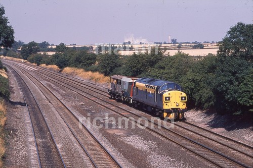 Normanton soar class 37 - class,