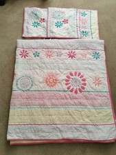 Pottery Barn Kids Maya Embroidered F/Q Queen Quilt & Standard Pillow Case Pair