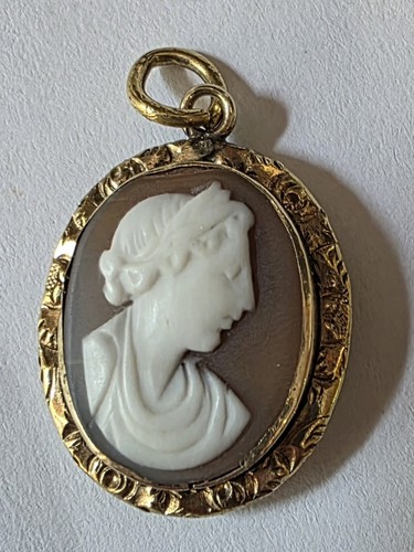 Antique 9ct gold hardstone - gold,