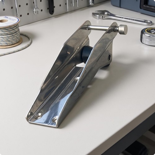 Anchor bracket with - anchor, roller