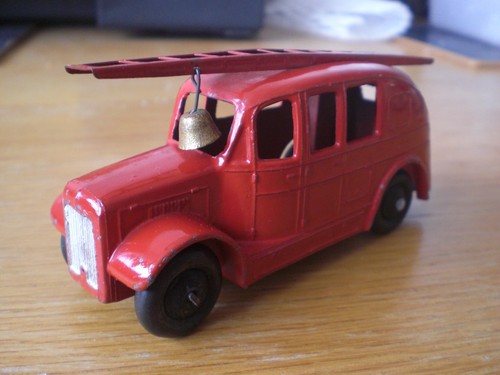 Dinky fire engine 25h with