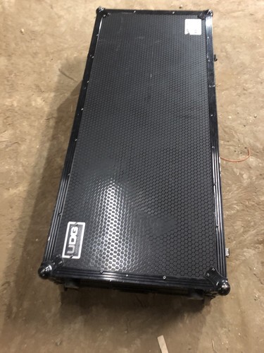 Udg flight case black - in,