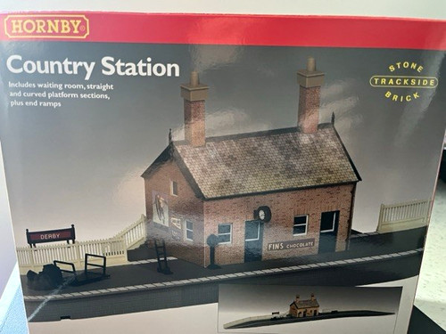 Hornby country station - country,
