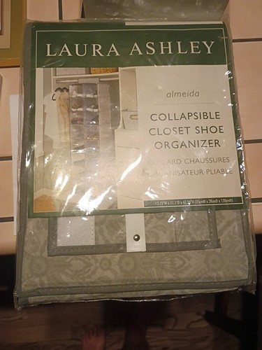 Laura ashleyhanging shoe - laura,