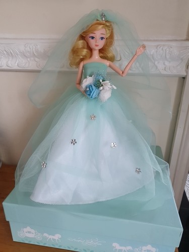 Secret garden doll display - secret,