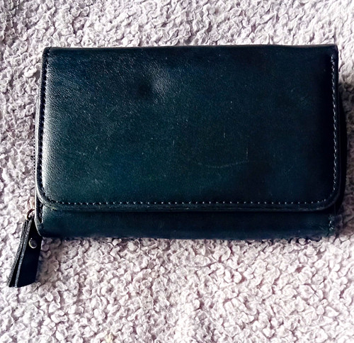 Ladiesblack leather trifold - leather,