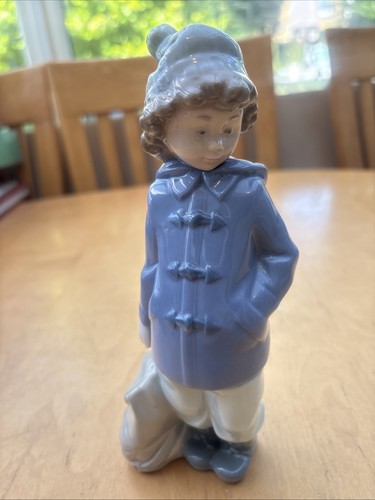 Nao lladro travelling boy - nao,