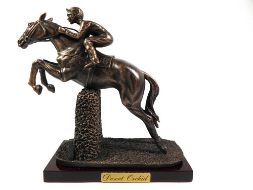 Horse race figurine desert - horse,