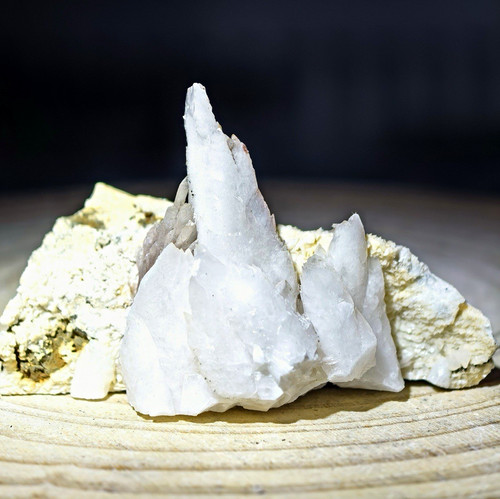Feather dogtooth calcite - dogtooth,