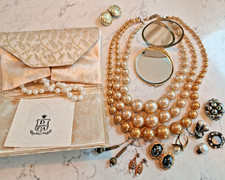 Vintage bundle of pearly/pretty jewellery