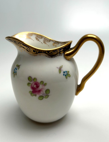 Small wedgewood jug lovely - small,