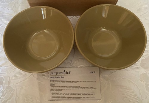 Pampered chef small sandstone - pampered,