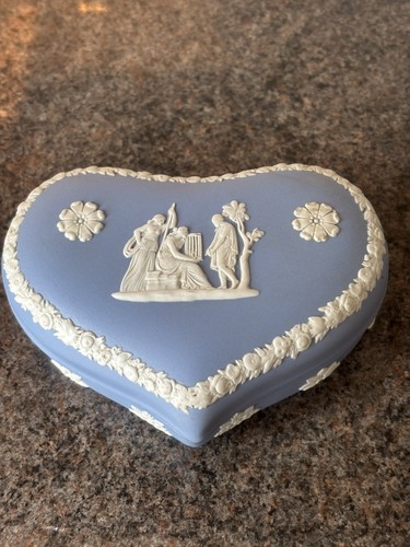 Wedgwood heart trinket box - heart,