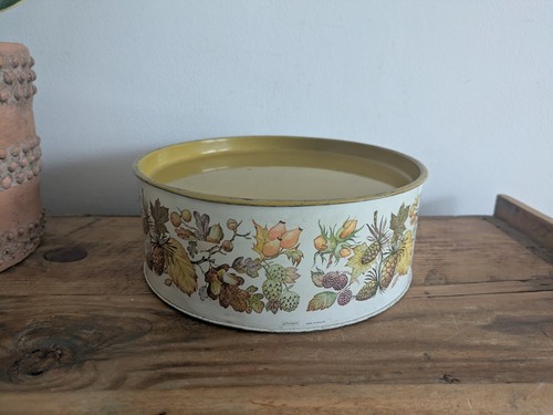 Retro floral round cake tin - retro,