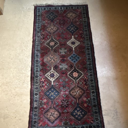 Traditional geometric runner - traditional,