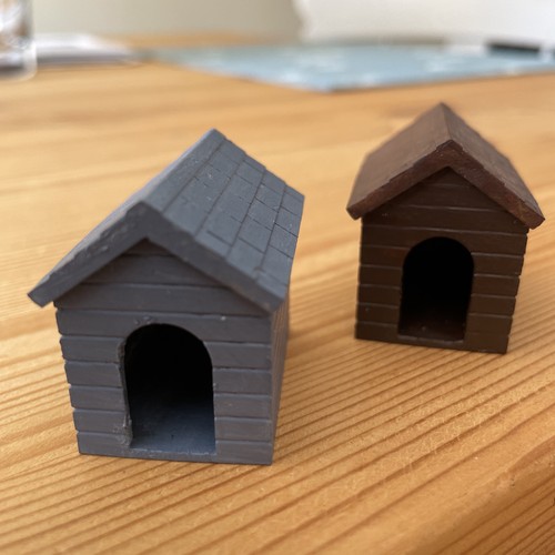 Scale dog kennel - 1/32,