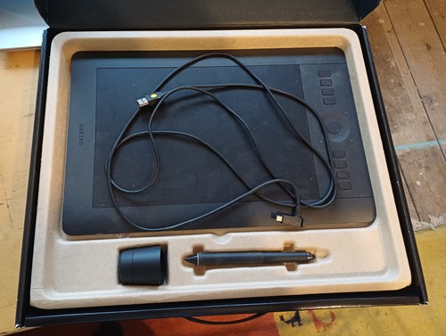 Wacom intuos pro - wacom,