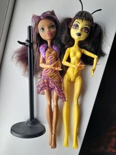 Monster High Dolls + Stand Luna Mothews Boo York (Wrong Hand) Clawdeen Wolf 