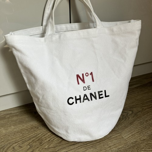Authentic chanel white - no.1, de
