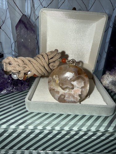 Round flowe agate pendant - round,