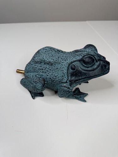 Frog statue pond spitter - frog,