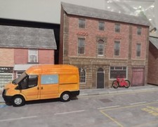 Oo Scale pub Low relief